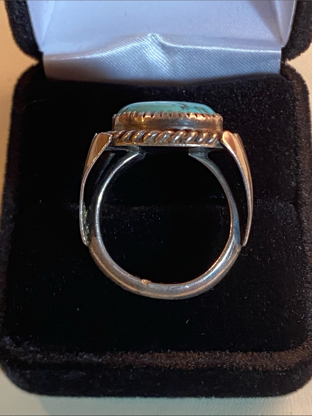 Vintage Native American Zuni Sterling Silver Turquoise Ring
Judy Wallace (8) - Picture 4 of 6